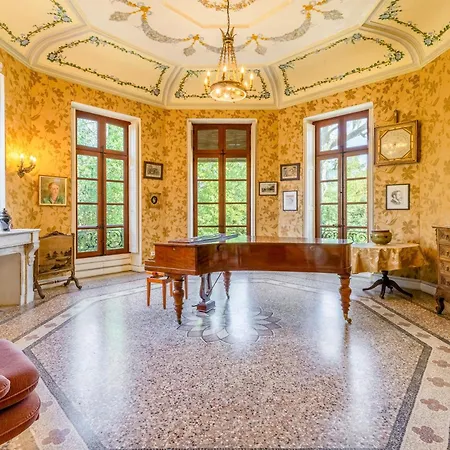 וילה Chateau De Liviere *